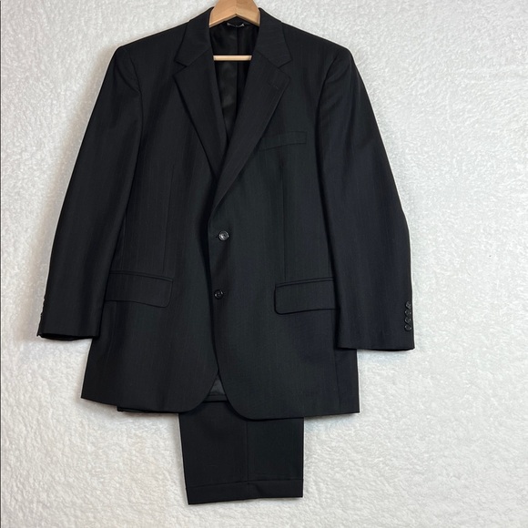 Jos. A. Bank Charcoal Men's Suit 40 Regular - Picture 1 of 14